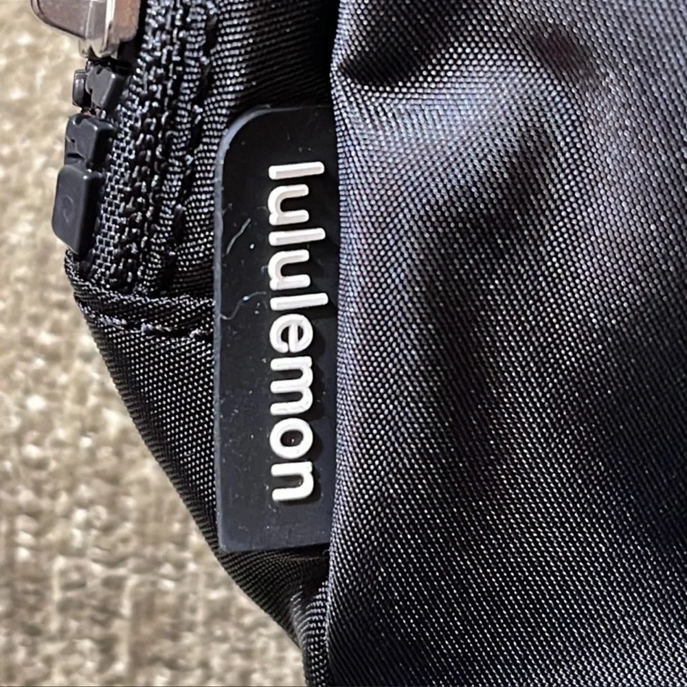 NWT Lululemon Everywhere Belt Bag *Wordmark - Picture 8 of 10